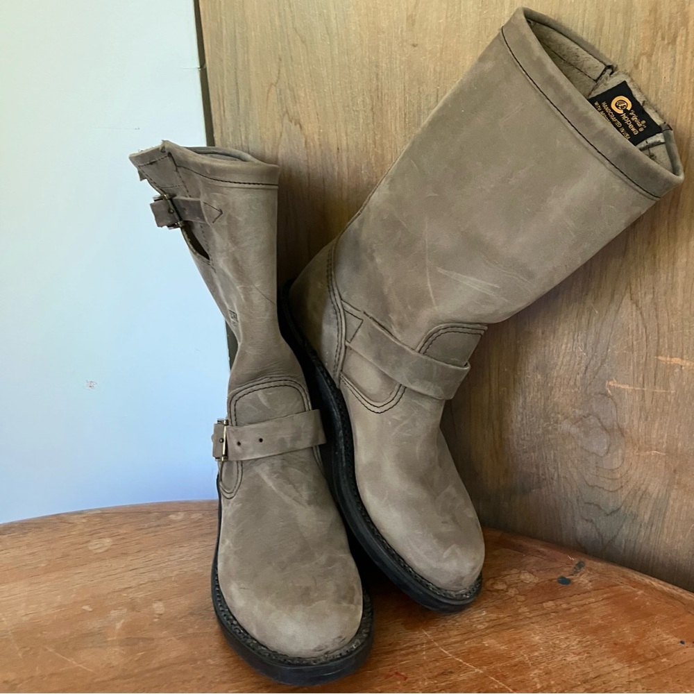 Chippewa 1901W18 tan/taupe handcrafted in USA suede boots. Size 6.